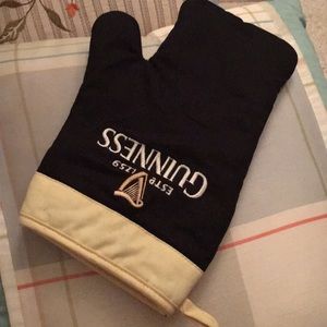 Authentic Guinness oven mitt